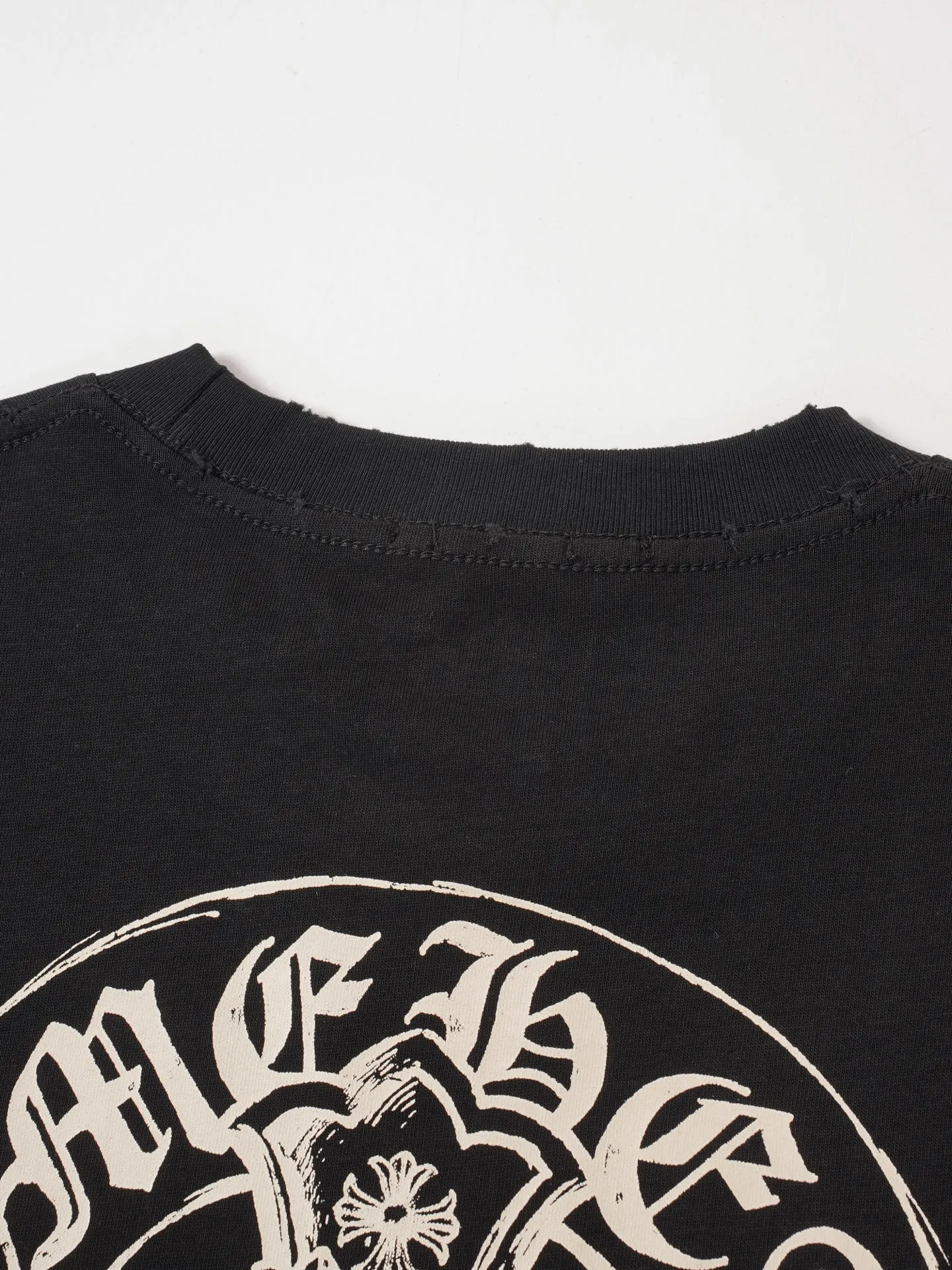 90 Chtome Hearta/ T g， ， 。 Same Style , 。 ， Series， 。 ! ， ， 。 ， ， ， ， ！ ， ，Breathable ， ， ， ， ！ ：Black、White Size：S-XL